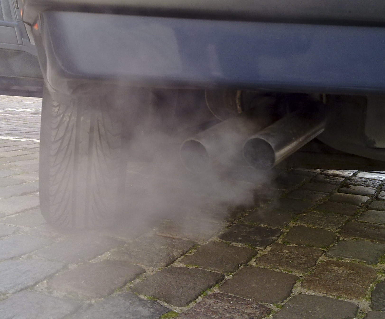 What Causes Black Smoke From Car Exhaust