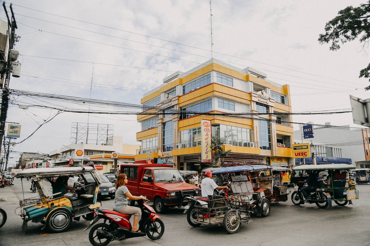 Tips For Driving In Pedestrian-Heavy Cities