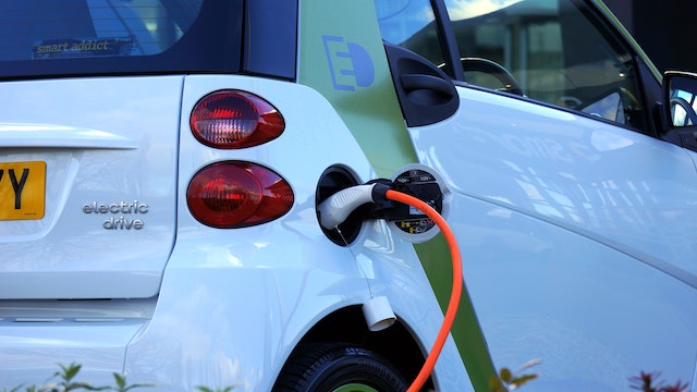 Essential Tips and Tricks for Buying an Electric Car Online