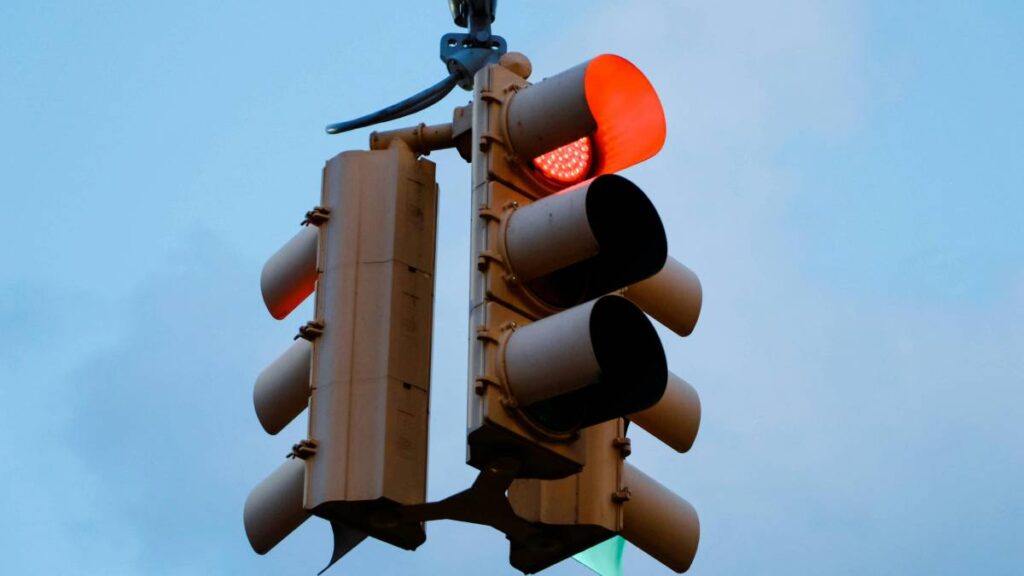 10 Best Intersection Safety Tips for New Drivers - Keep Driving